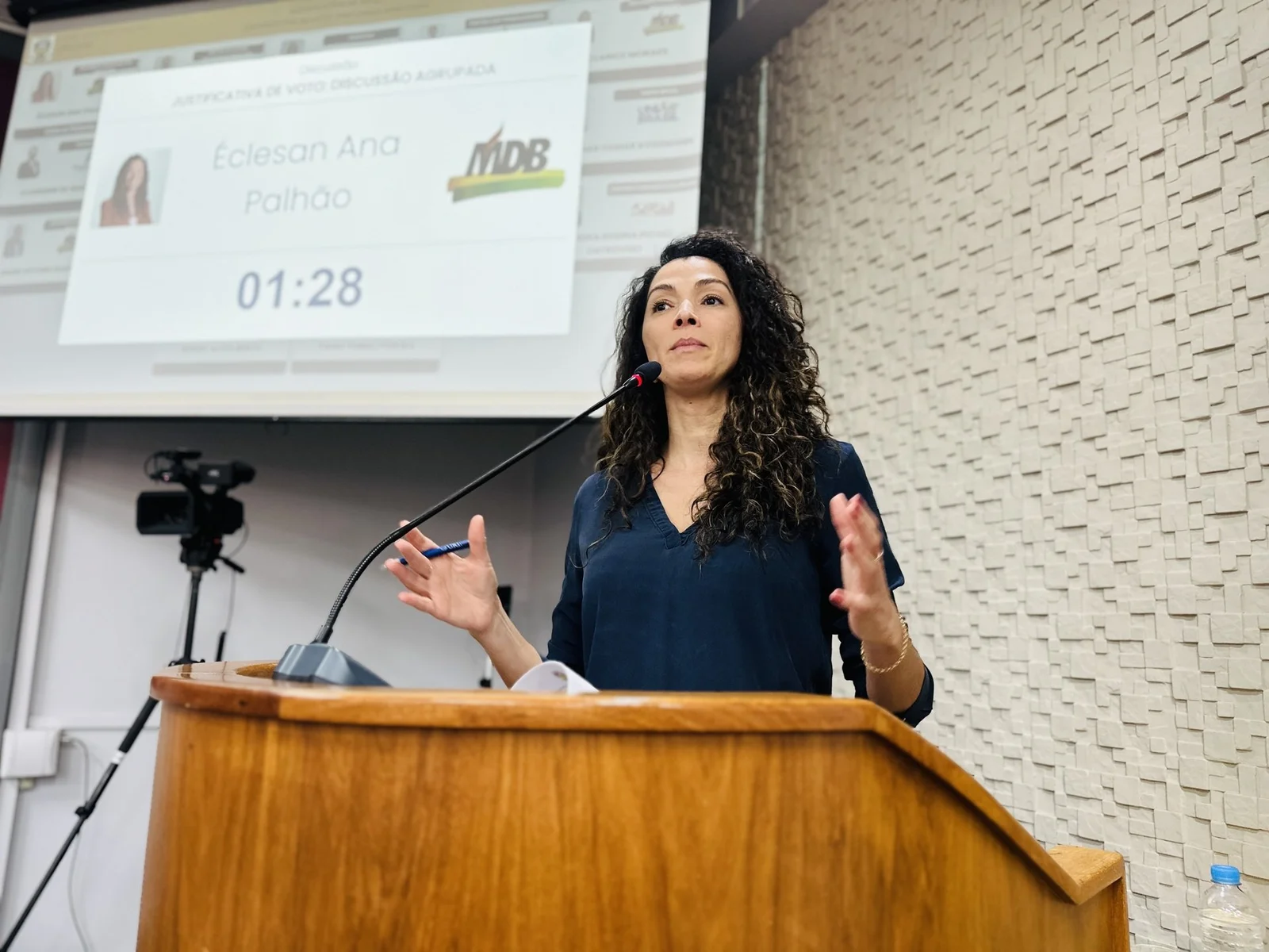 Vereadora Éclesan leva à tribuna demanda de funcionários da Fundação Hospitalar Santa Terezinha